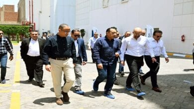 رئيس الوزراء يؤكد دعم الحكومة للمشروعات الصناعية الدوائية خلال تفقده مصنع "إيفا فارما"