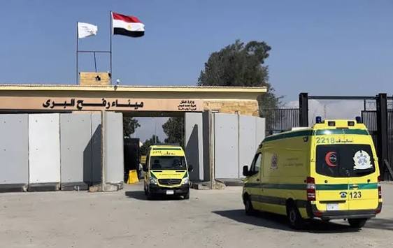 ميناء رفح البري يستقبل 79 جريحًا ومريضًا فلسطينيًا من غزة