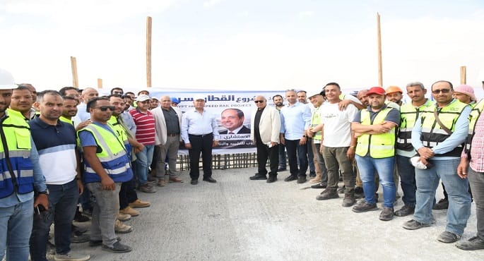 وزير النقل يتفقد أعمال الخط الأول لمشروع القطار الكهربائي السريع