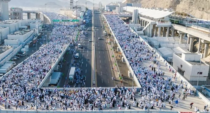 توافد حجاج بيت الله إلى مشعر منى لقضاء يوم التروية