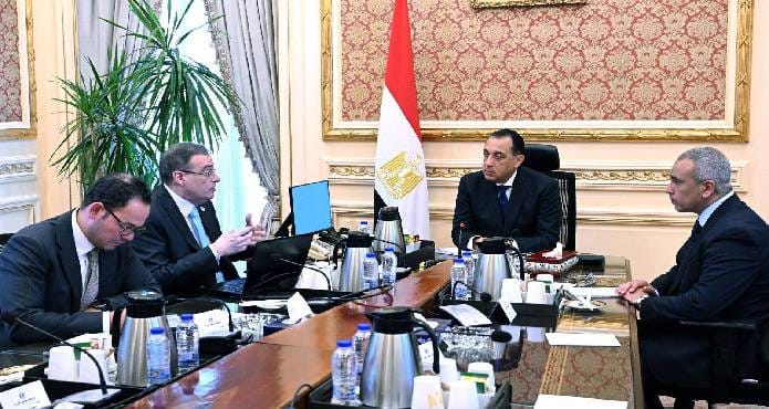 رئيس الوزراء يتابع مع رئيس «المركزى للتنظيم والإدارة» مستجدات الإصلاح الإداري وتطوير الأداء الحكومي