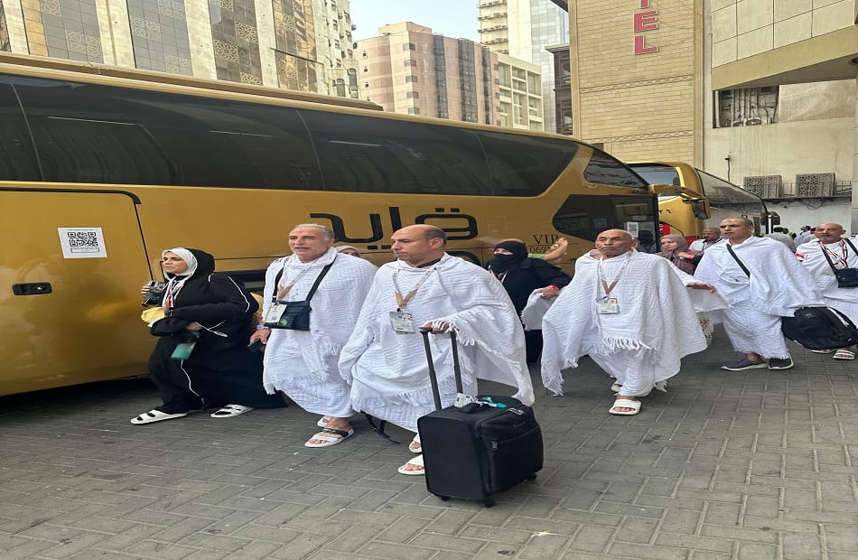 بعثة حج القرعة تنهي تصعيد الحجاج إلى عرفات وسط إشادة بحسن التنظيم والرعاية