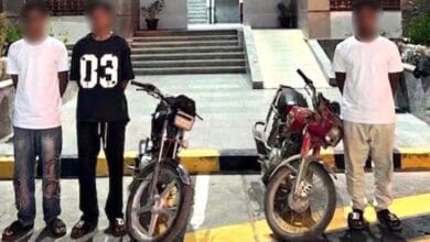 الأجهزة الأمنية تضبط شابين قادا دراجتين ناريتين بتهور في الأقصر