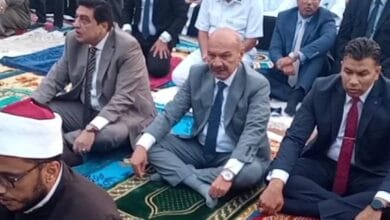 محافظ السويس يؤدي صلاة عيد الأضحى بساحة الخالدين