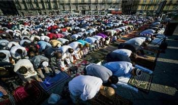 مئات الآلاف من المسلمين يؤدون صلاة عيد الأضحى في إيطاليا