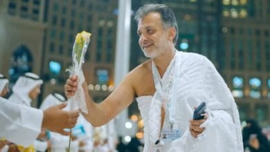 المسجد الحرام يستقبل الحجاج في يوم النحر بالورد والبخور