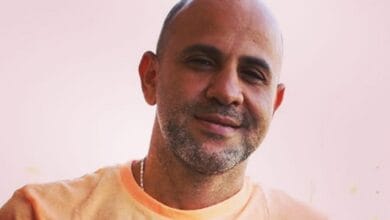 عزيز الشافعي يرد على حملات الهجوم ويؤكد: "أغنية بحريه" وجهة نظر فنية