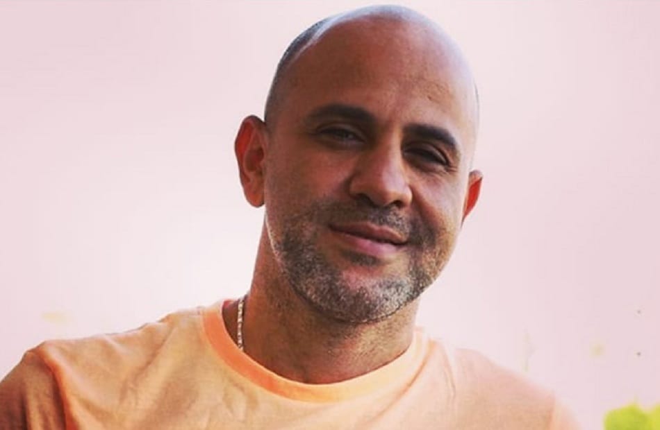 عزيز الشافعي يرد على حملات الهجوم ويؤكد: "أغنية بحريه" وجهة نظر فنية
