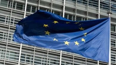 المفوضية الأوروبية والبرلمان الأوكراني يعتمدان اتفاقية قرض لدعم أوكرانيا بقيمة 90 مليار يورو