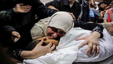 شهيد ومصابون في قصف للاحتلال على حي الزيتون بقطاع غزة