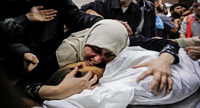 شهيد ومصابون في قصف للاحتلال على حي الزيتون بقطاع غزة