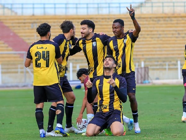 المقاولون العرب يتقدم على مودرن سبورت بهدفين في الشوط الأول