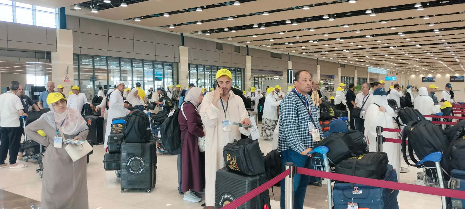 اليوم.. إقلاع أولى رحلات عودة حجاج السياحة المصريين