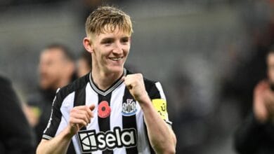 برشلونة يعلن التعاقد مع أنتوني جوردون لخمسة أعوام