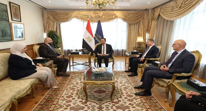 وزير الاتصالات يبحث مع رئيس "كونسنتركس مصر" خطط التوسع وزيادة الاستثمارات
