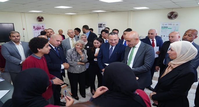 وفد حكومي رفيع المستوى يتفقد معهد الكوزن المصري الياباني ويشيد بتجربته التعليمية المتميزة