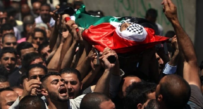 استشهاد فلسطيني وإصابة آخرين في قصف وسط قطاع غزة
