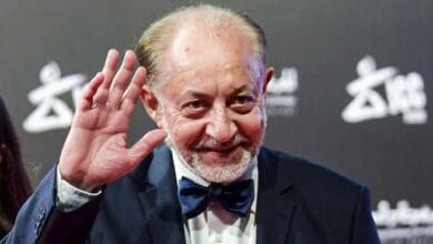 نقل الفنان عبدالعزيز مخيون إلى المستشفى إثر تعرضه لأزمة صحية مفاجئة