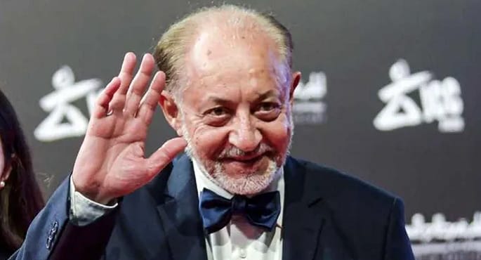 نقل الفنان عبدالعزيز مخيون إلى المستشفى إثر تعرضه لأزمة صحية مفاجئة