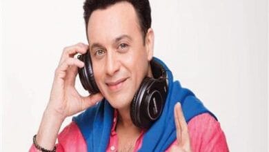 مصطفى قمر يحتفل بعيد ميلاد زوجته برسالة رومانسية