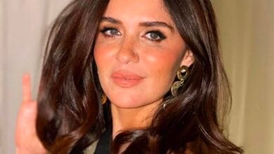 غادة عادل تروي موقفًا مؤثرًا لهاني شاكر خلال بداياتها الفنية