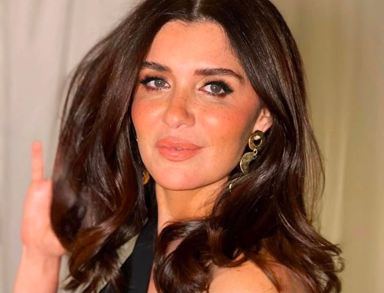 غادة عادل تروي موقفًا مؤثرًا لهاني شاكر خلال بداياتها الفنية