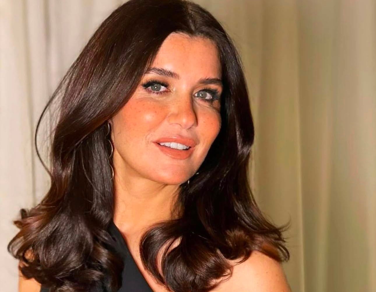 غادة عادل تكشف أسرار علاقتها بأبنائها: عشت أعمارهم معهم