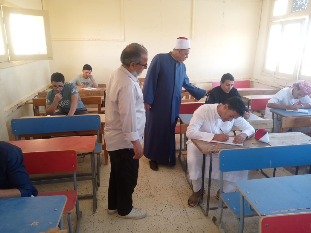 الثانوية الأزهرية 2026.. طلاب القسم العلمي يؤدون امتحان الرياضيات البحتة اليوم