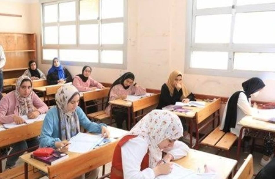 انتظام لجان امتحان اللغة الإنجليزية لطلاب الشهادة الإعدادية بالقاهرة اليوم