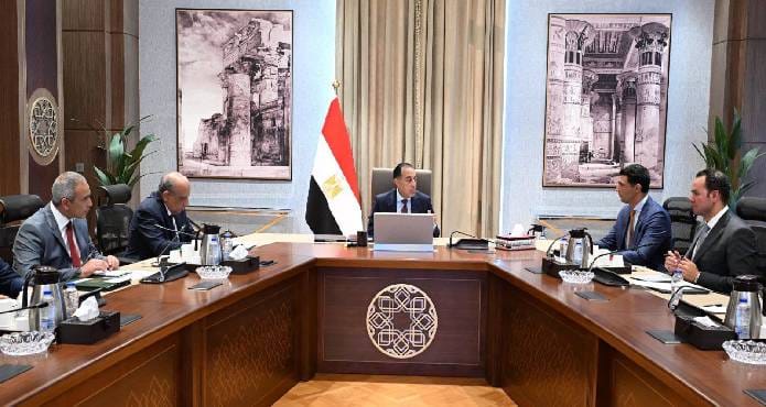 مدبولي يوجه بعرض الصورة النهائية لمبادرة تشجيع تركيب ألواح الطاقة الشمسية