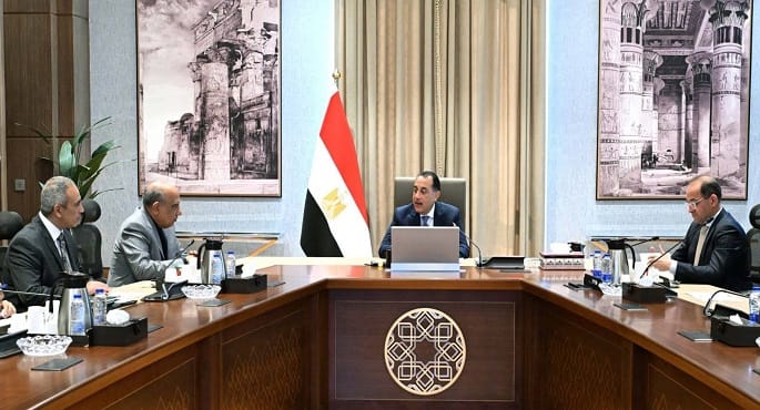 رئيس الوزراء يتابع إجراءات توفير التمويل لمشروعات الطاقة المتجددة