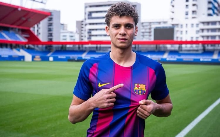 برشلونة يطلب تفعيل بند شراء حمزة عبد الكريم من الأهلي