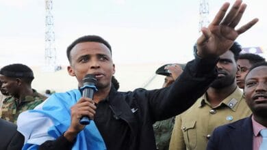الحكم الصومالي عرتن يدير كأس السوبر الأوروبية بعد حرمانه من كأس العالم
