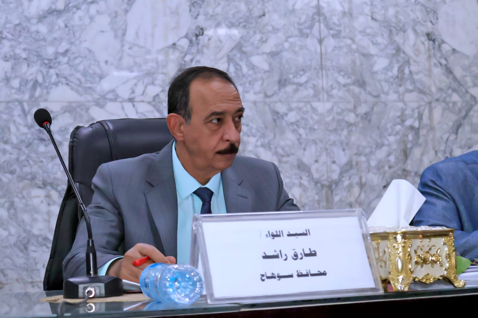 محافظ سوهاج يحيل واقعة إتلاف طلاب لأثاث مدرسة للتحقيق