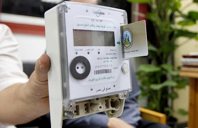 محافظ قنا يعلن بدء استبدال العدادات الكودية بأخرى دائمة للمصالحين