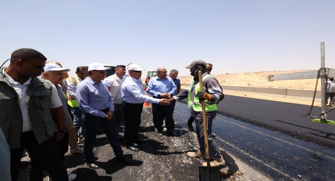 وزير النقل يتابع مشروعات تنموية وخدمية بمحافظات الصعيد