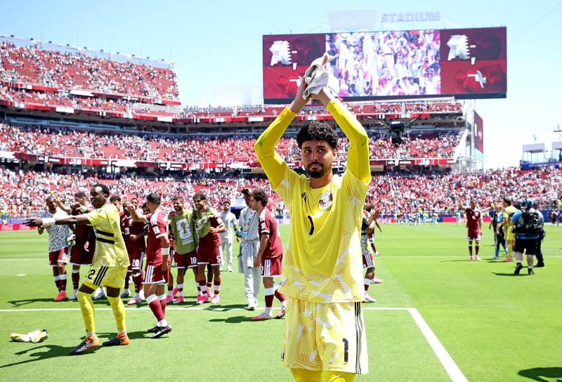 محمود أبو ندى يفوز بجائزة رجل مباراة سويسرا في كأس العالم
