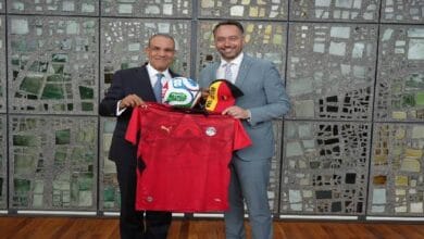 وزير الخارجية ونظيره البلجيكي يلتقطان صورة تذكارية قبيل مباراة منتخبى البلدين فى كأس العالم