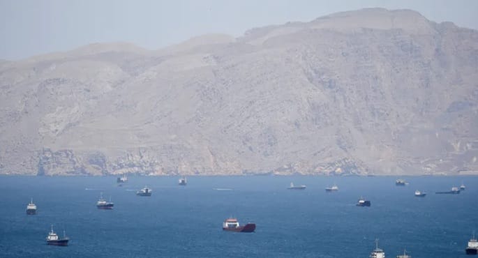 القيادة المركزية الأمريكية تعلن رفع الحصار البحري عن الموانئ الإيرانية