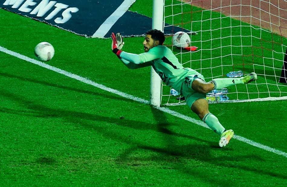 الأهلي يبدأ تحركاته لتمديد عقد مصطفى شوبير حتى 2030
