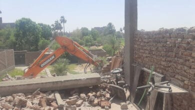 حي العجوزة بالجيزة يزيل مخالفات بناء ويطلق حملة "طرق الأبواب" للتصالح