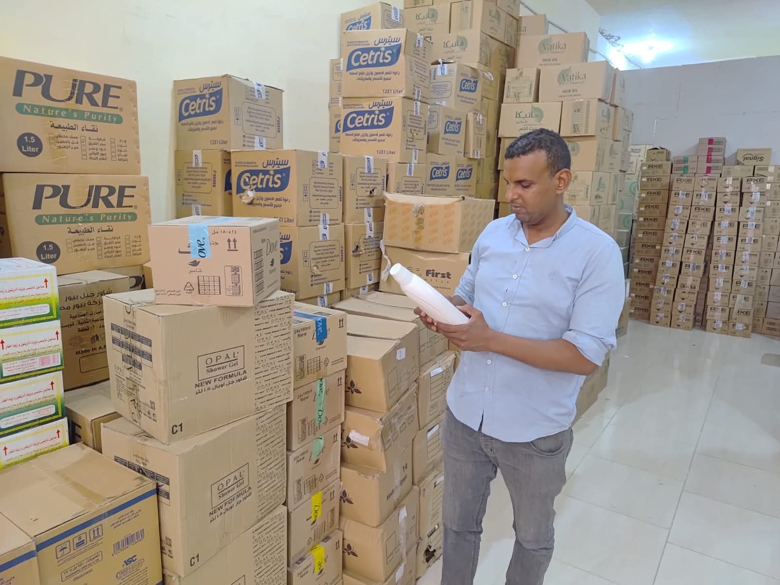 ضبط تاجر تموين استولى على 450 زجاجة زيت مدعم وصاحب مخبز تصرف في 350 كجم دقيق بالأقصر