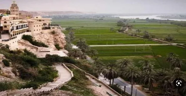 الكشف عن مقبرتين أثريتين بالعصر العتيق في جبل الطير بالمنيا