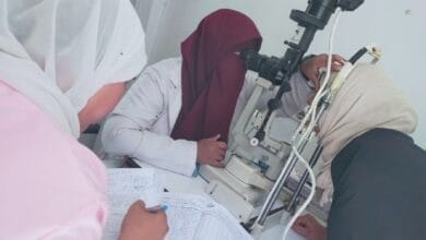 قافلة "حياة كريمة" الطبية بالعزازية تخدم 1886 مريضًا