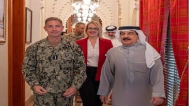 ملك البحرين يبحث مع قائد القيادة المركزية الأمريكية المستجدات الإقليمية والدولية