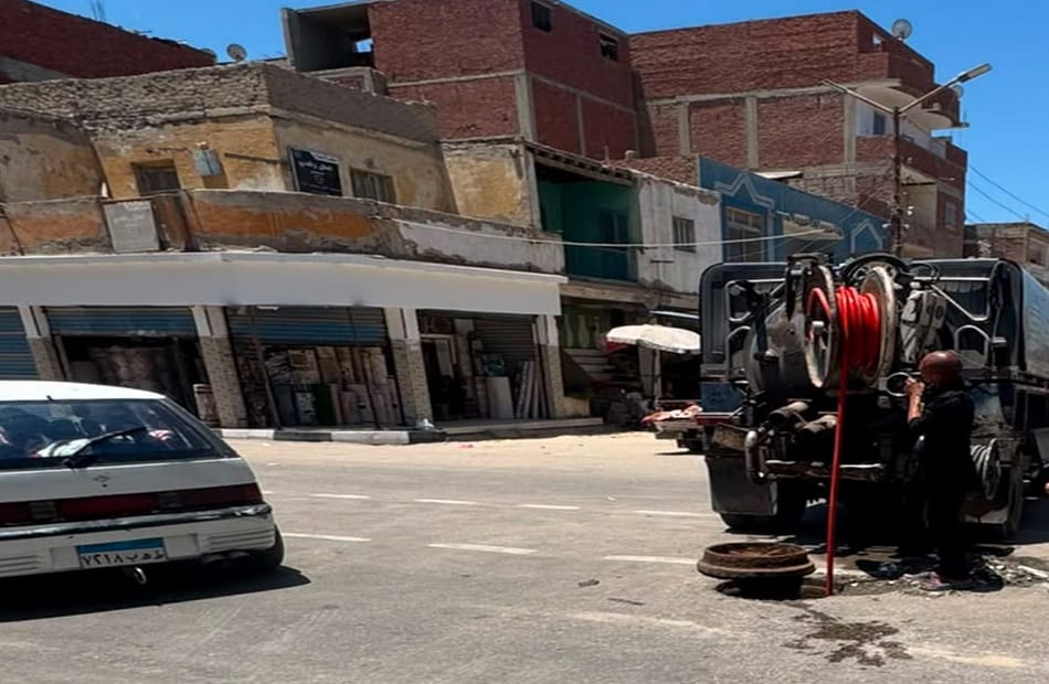 شركة مياه القناة تكثف أعمال تطهير شبكات الصرف الصحي لمواجهة أحمال الصيف