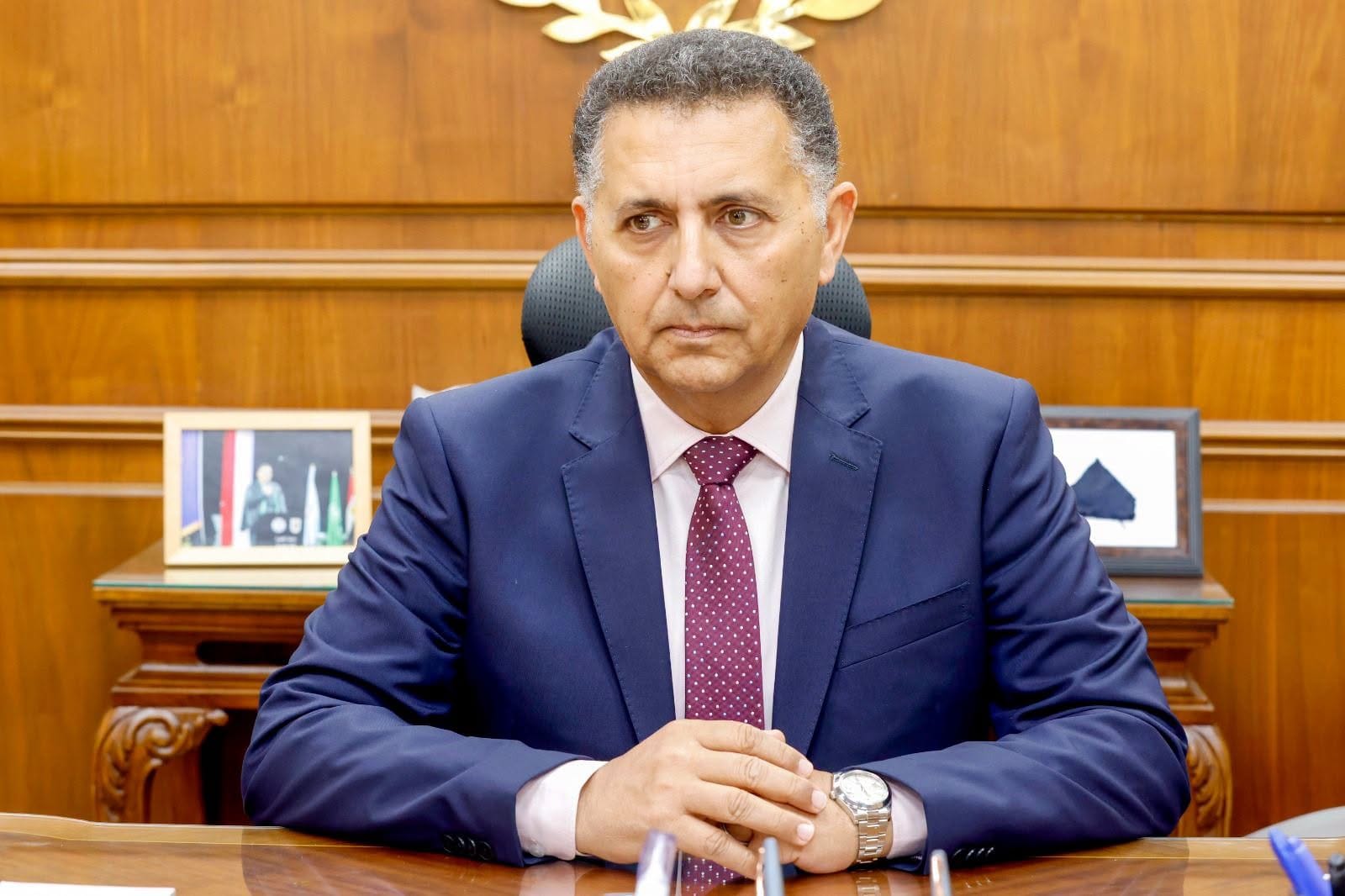 محافظ القليوبية يتابع الحالة الصحية لمدير إدارة الأزمات بمجلس مدينة قليوب