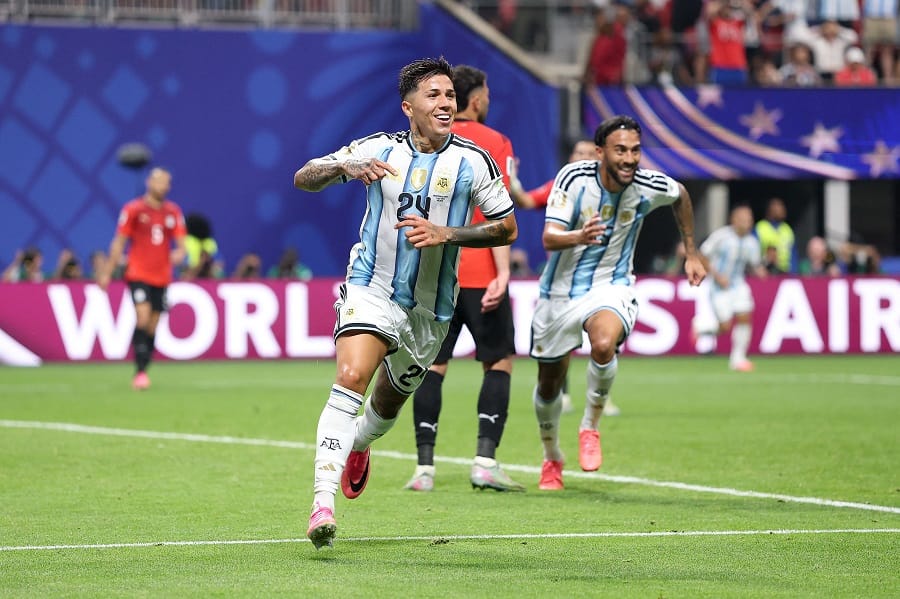 إنزو فرنانديز يهدي الأرجنتين الفوز بهدف تاريخي في كأس العالم