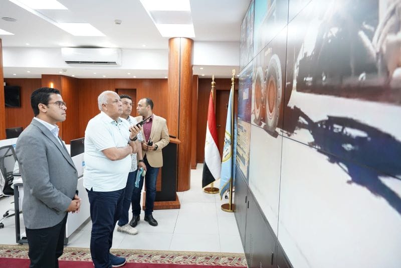محافظ مطروح يتابع حملات النظافة وضخ مياه الشرب بالضبعة والسلوم