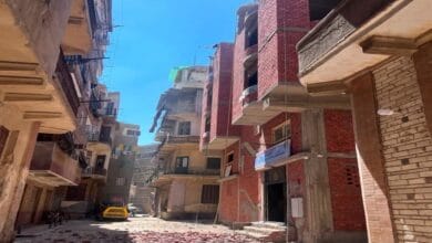 نائب محافظ القاهرة يتابع إزالة بناء مخالف بحي الوايلي
